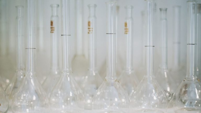 Volumetric Flask Class A vs Class B: Which Tolerance Does Your Lab Actually Need?
